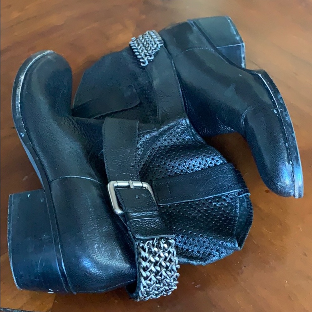 BCBG Generation Western Ankle Boots With Chains